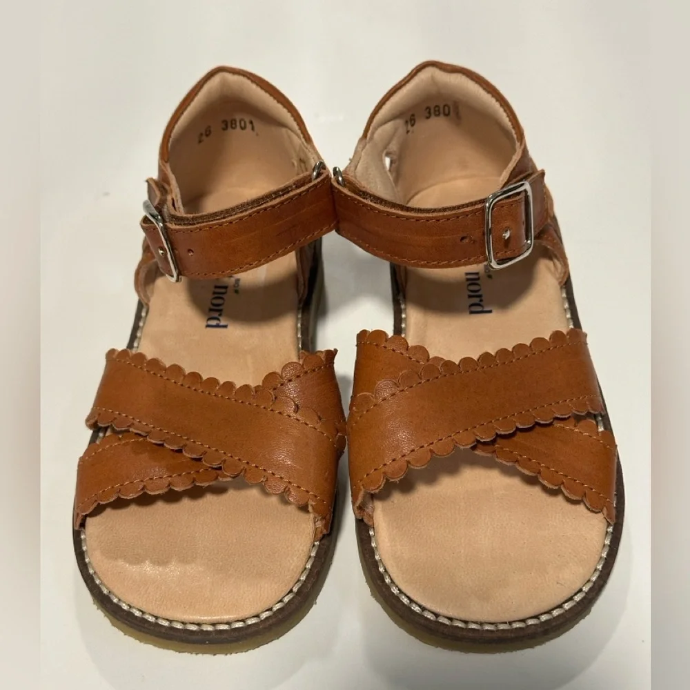 Petit Nord Little Girl’s Scalloped Leather Sandals Cognac Size EU 26 - Picture 2 of 9